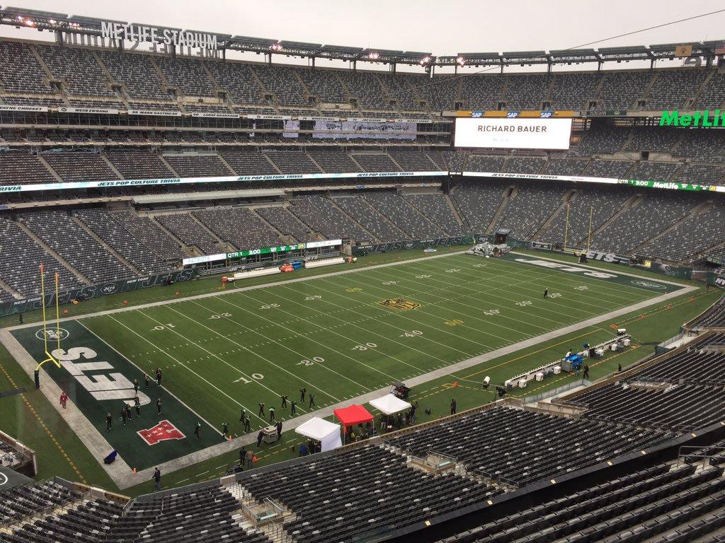 Welcome to metlife stadium, where the patriots visit the jets 1