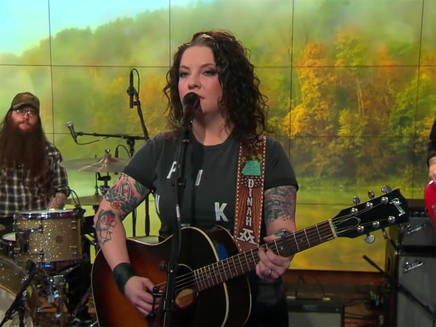Ashley McBryde brings “Girl Going Nowhere” to 'CBS This Morning