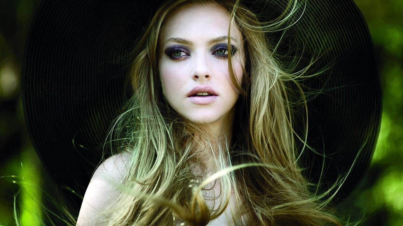 Amanda Seyfried Wallpaper