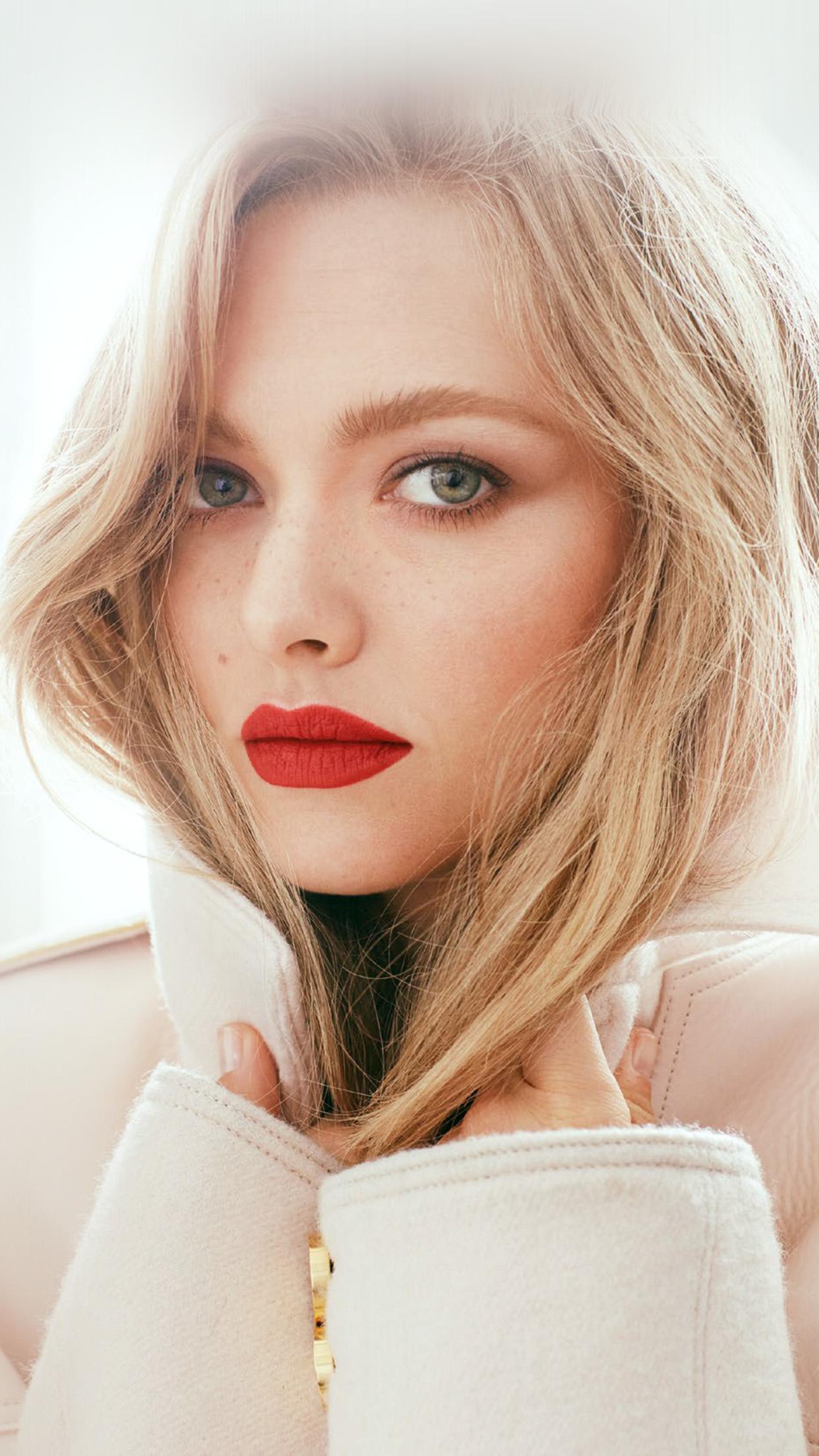 I Love Papers. amanda seyfried girl face film red lips