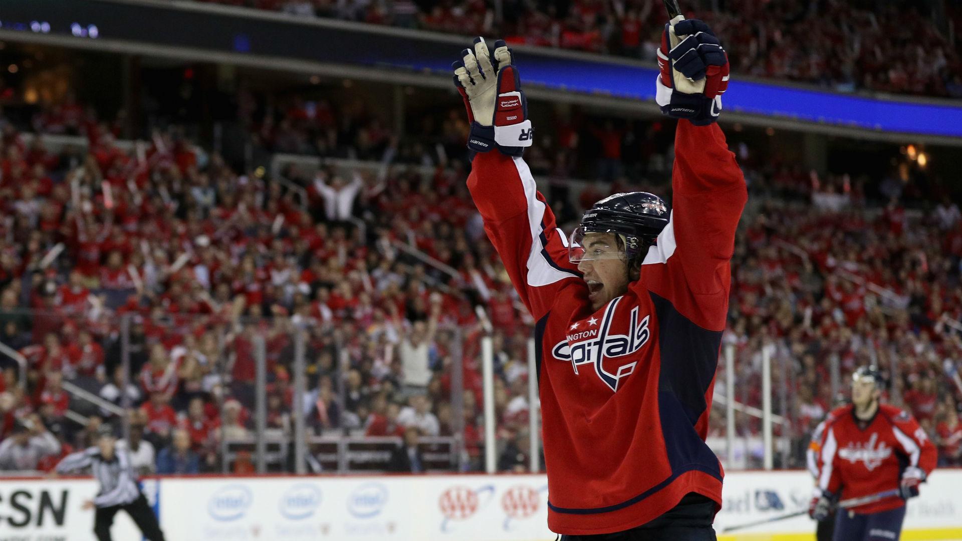 NHL Free Agency: T.J. Oshie Staying With Capitals On New 8 Year Deal