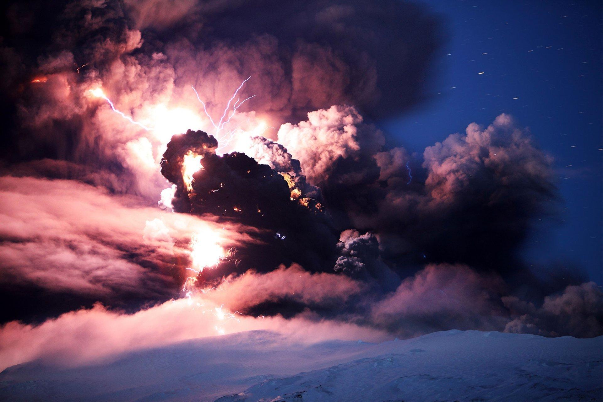 eyjafjallajokull volcano eruption iceland lightning smoke ash HD