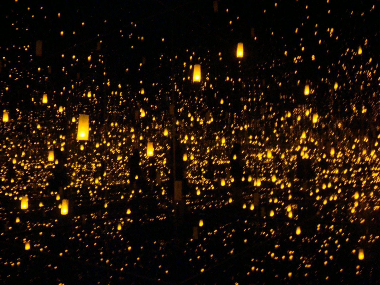 Snowfall reminiscent of Yayoi Kusama's Infinity Rooms's