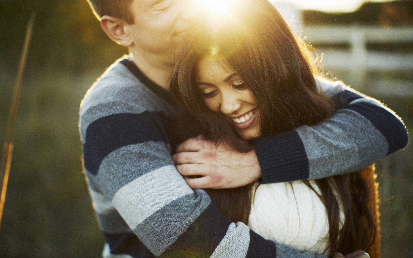 Girl Boy Couple Love Hug Sun Fence HD Wallpaper