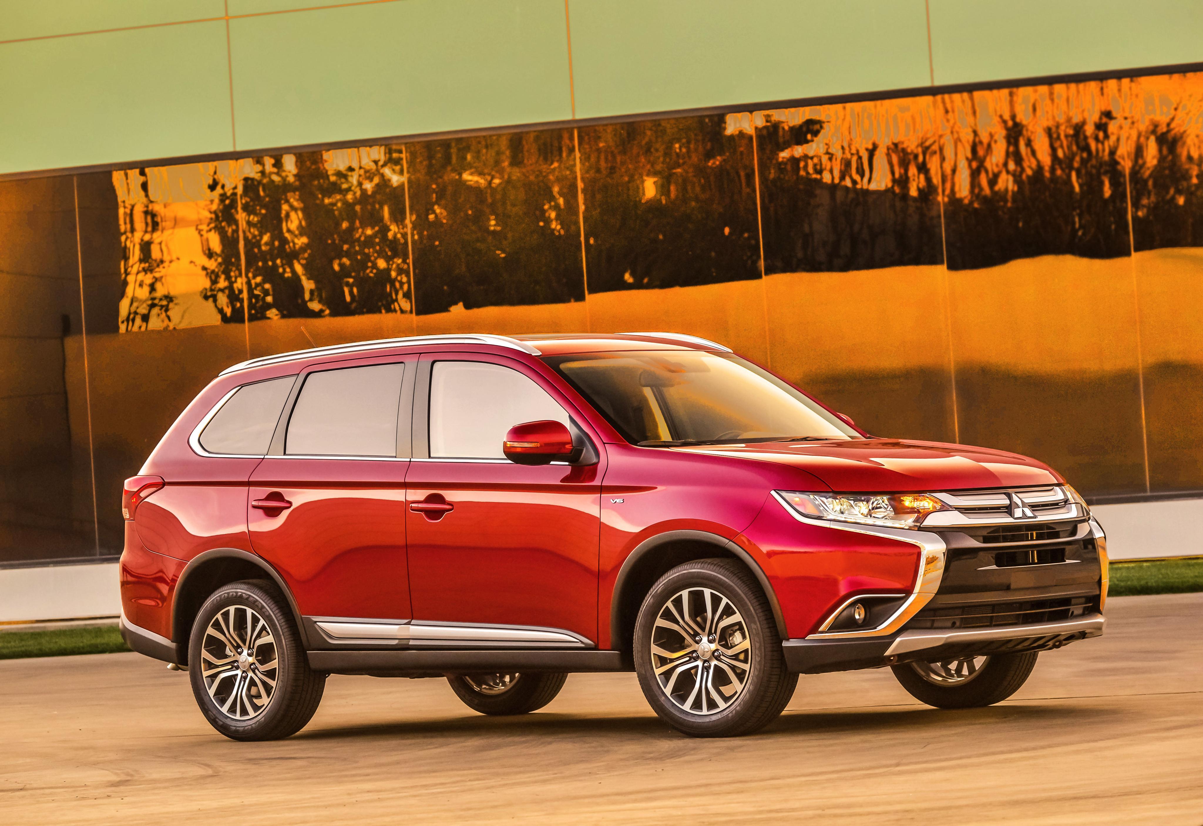 Mitsubishi Outlander 2016 HD wallpaper free download