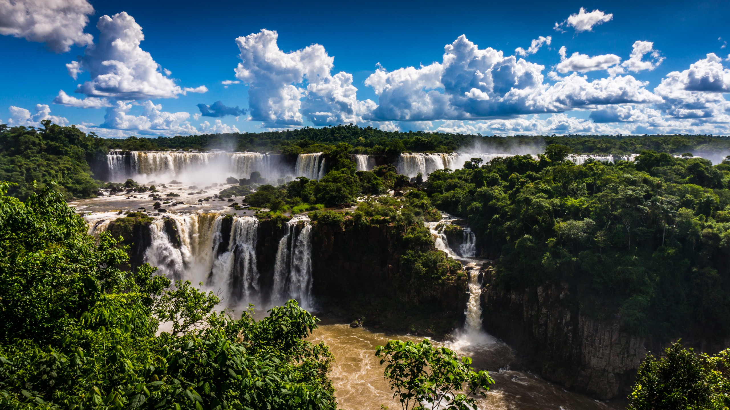 Download wallpaper: Brazilian side of Iguazu Falls 2560x1440
