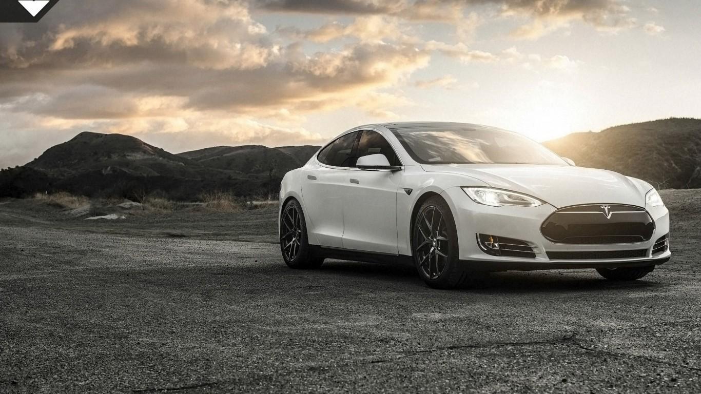 Tesla Model S Wallpaper: A Mighty Fine Electric Car!