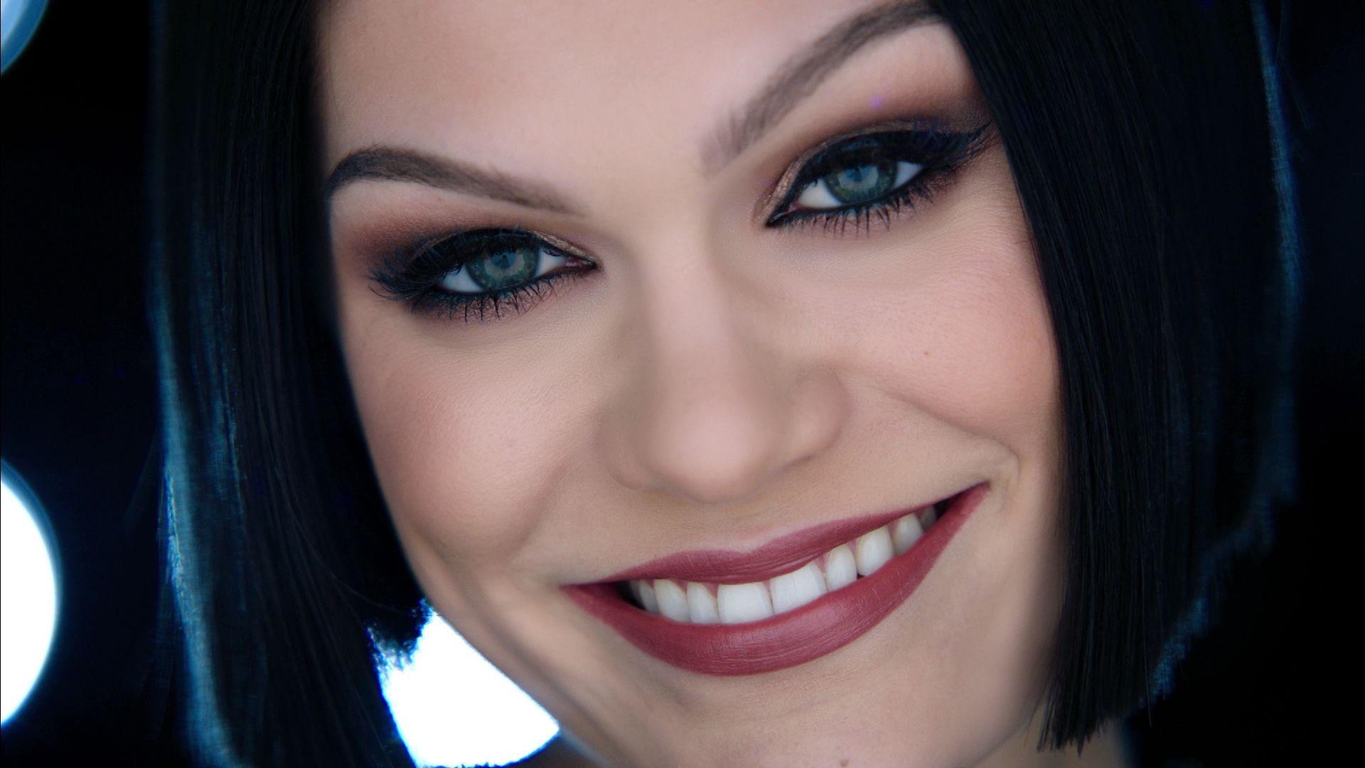 Flashlight (From Pitch Perfect 2 Soundtrack) by Jessie J on Apple