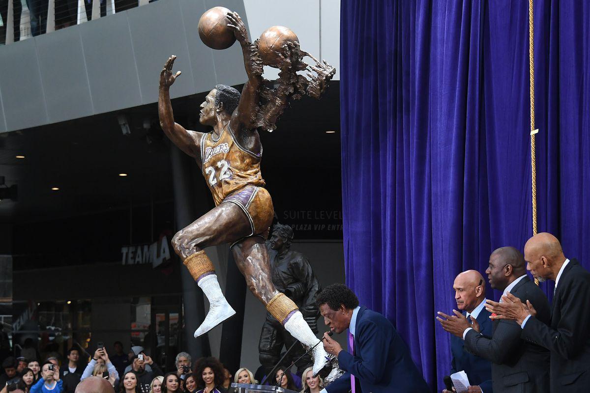 Lakers legends come out for unveiling of Elgin Baylor's statue