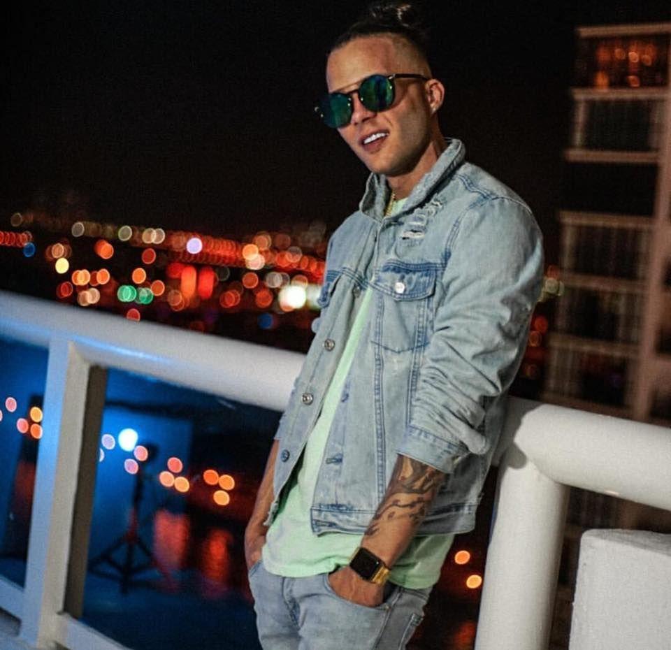 Nio Garcia. Reggaetoneros Urbana Trap. Denim Button Up, Button