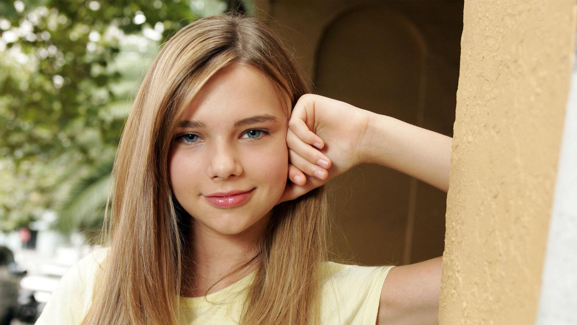 Indiana Evans HD wallpapers 