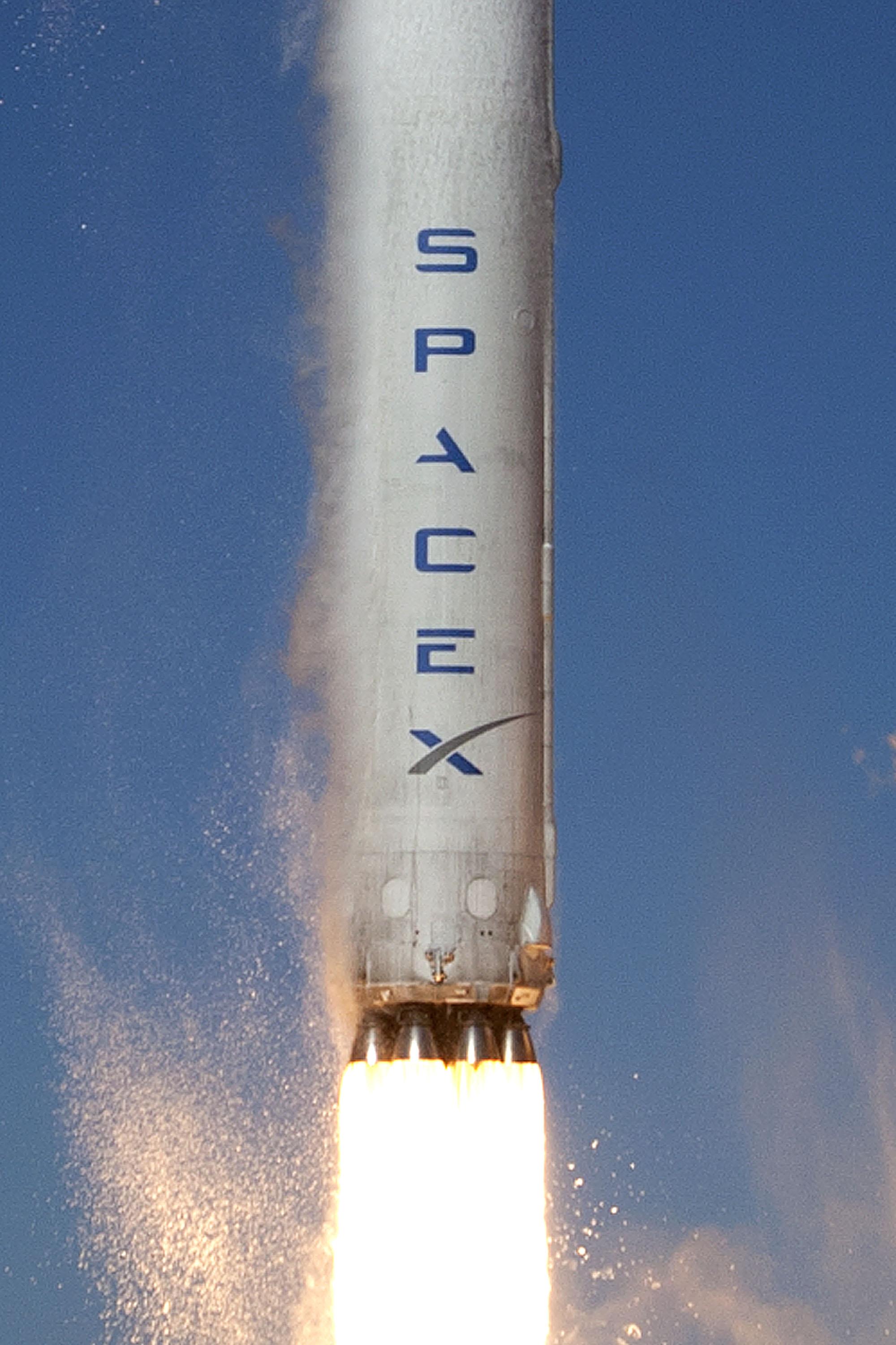 Space Exploration Technologies SpaceX Falcon 9 v1.1 rocket Cape