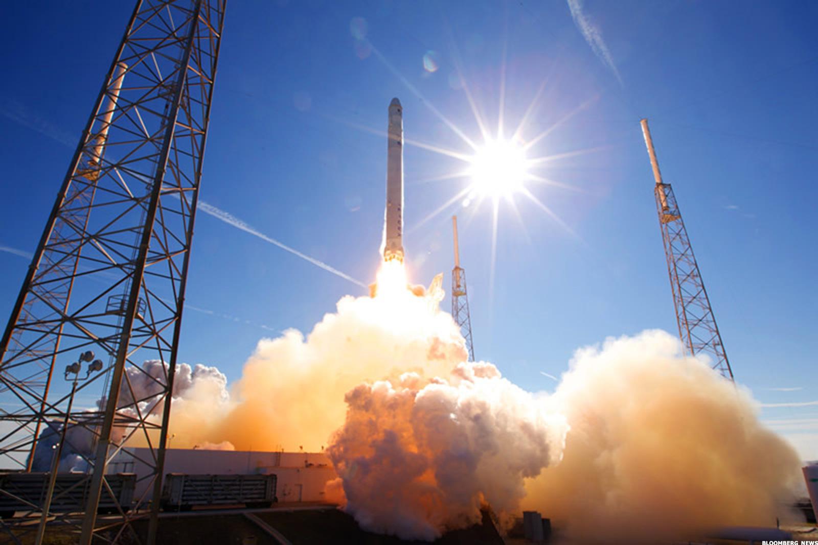SpaceX Makes History With NASA in Saturday Launch