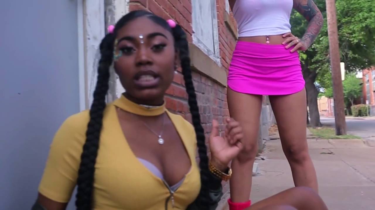 Cuban Doll Rapper With Gun