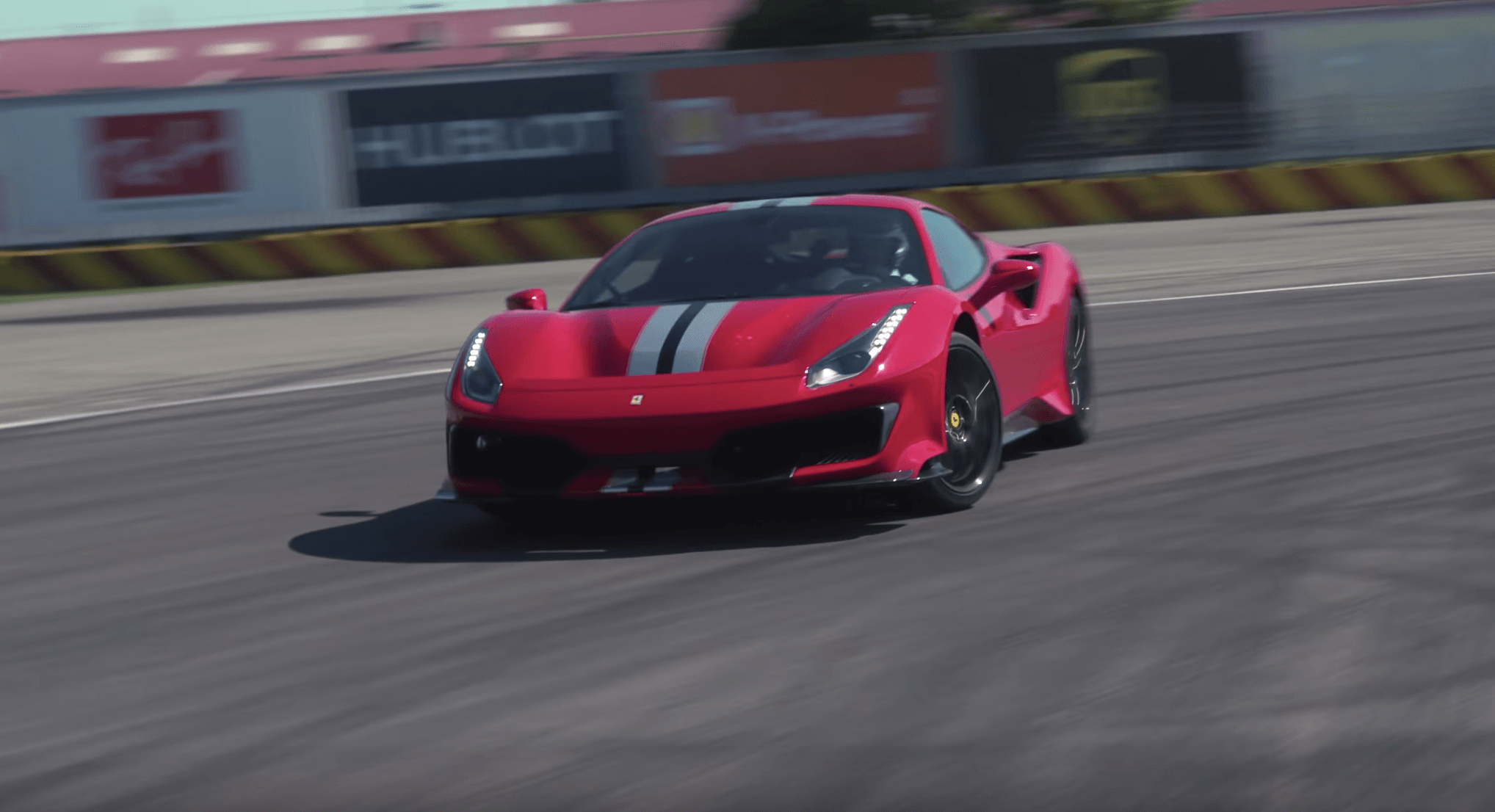 VIDEO: Ferrari 488 Pista 2019 Review supercar on road