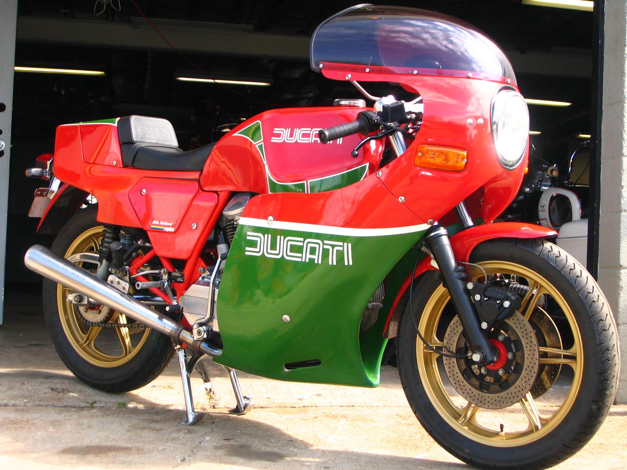 Ducati 900 Mike Hailwood replica