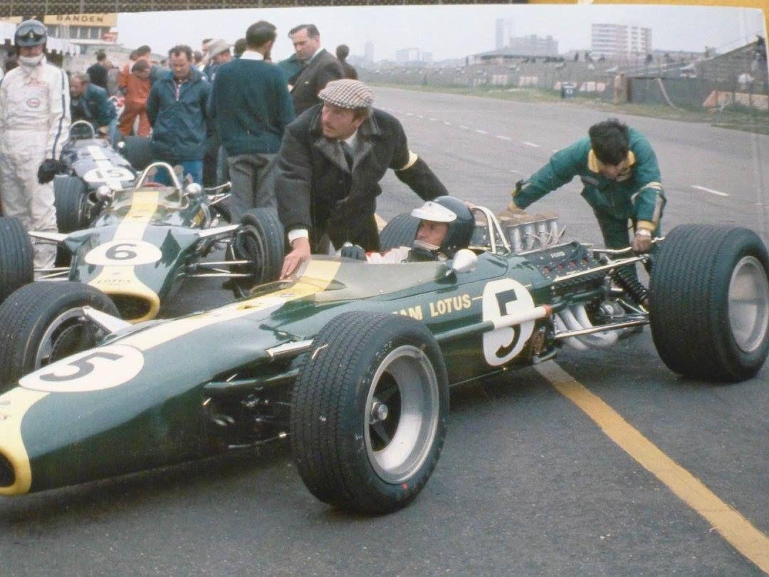 Jim Clark, Lotus Zandvoort 1967. Graham Hill, background