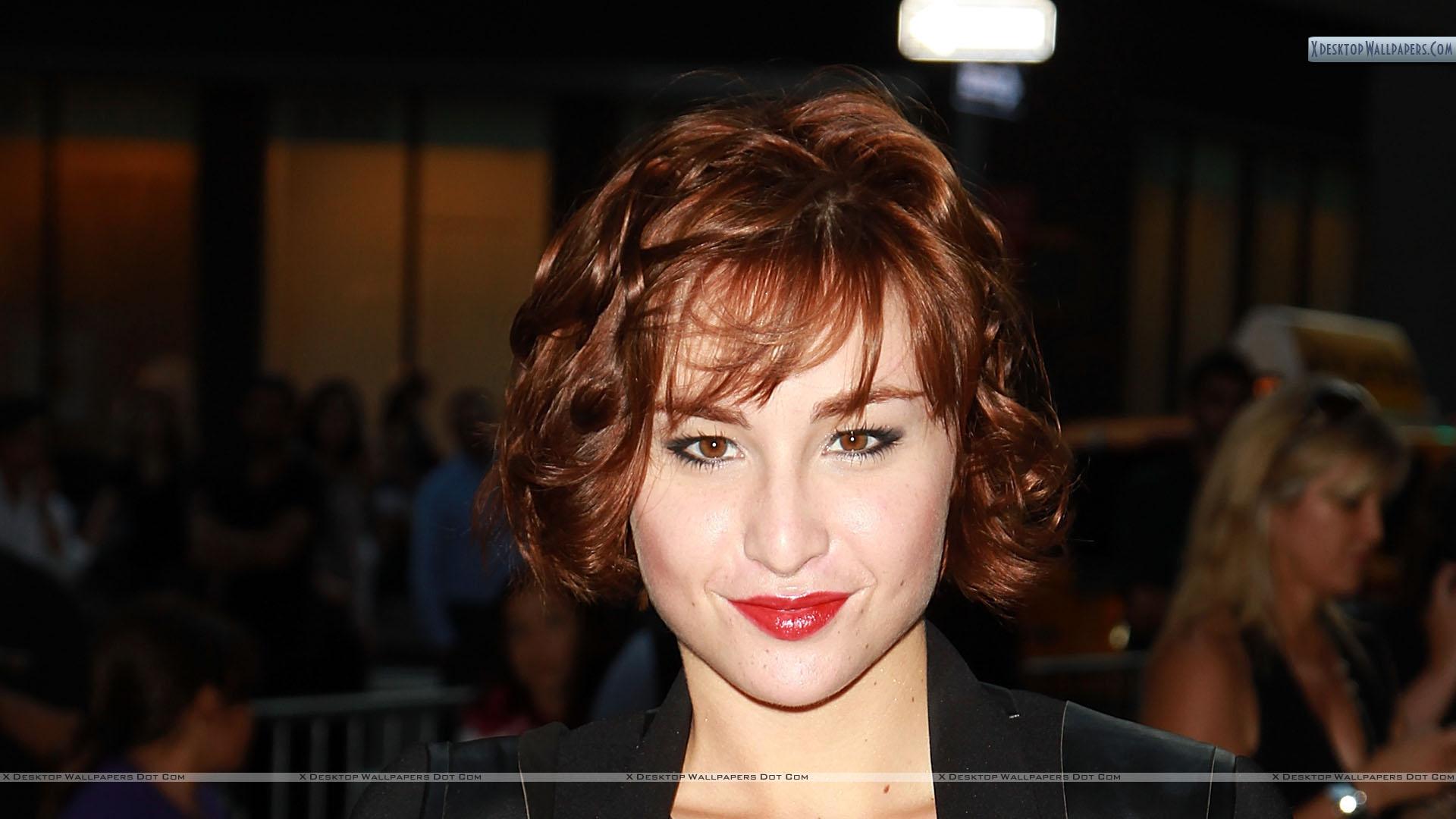 Allison Scagliotti Smiling Red Lips & Brown Hairs Wallpaper