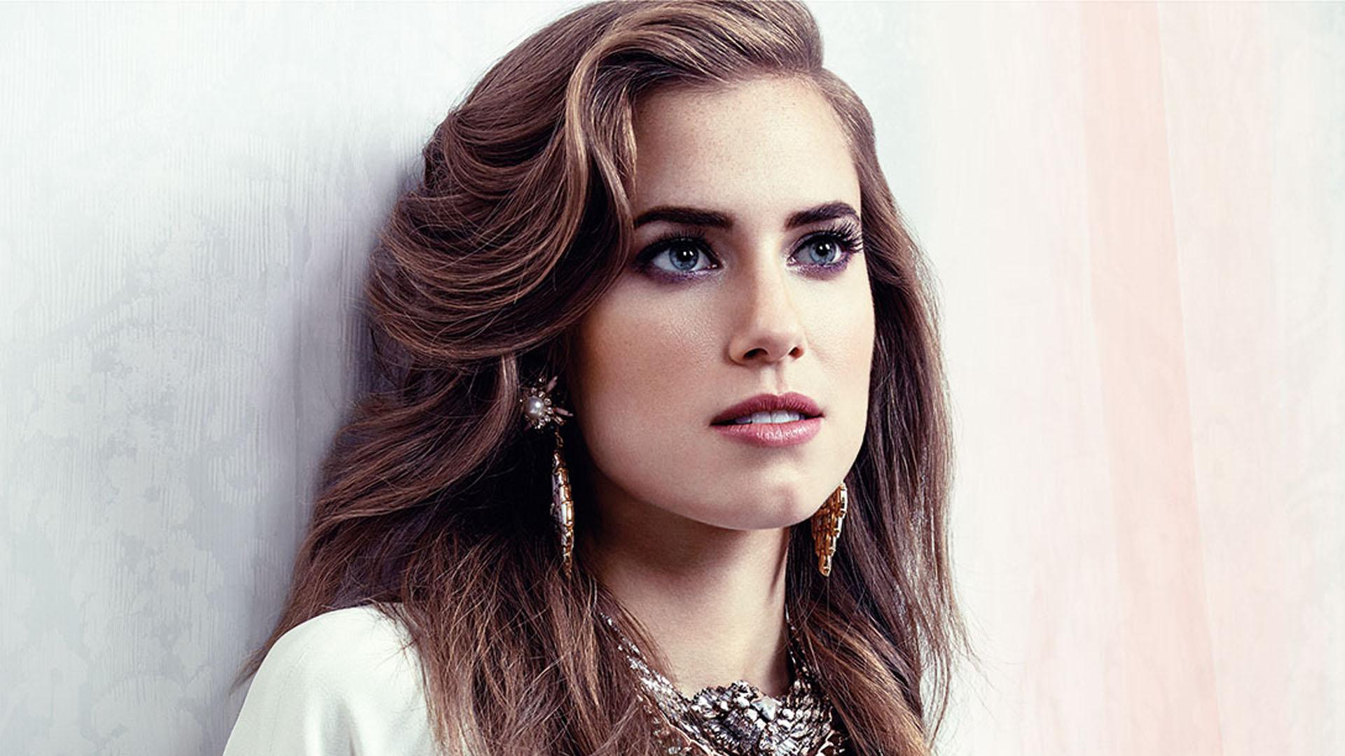 Allison Williams HD Wallpaper