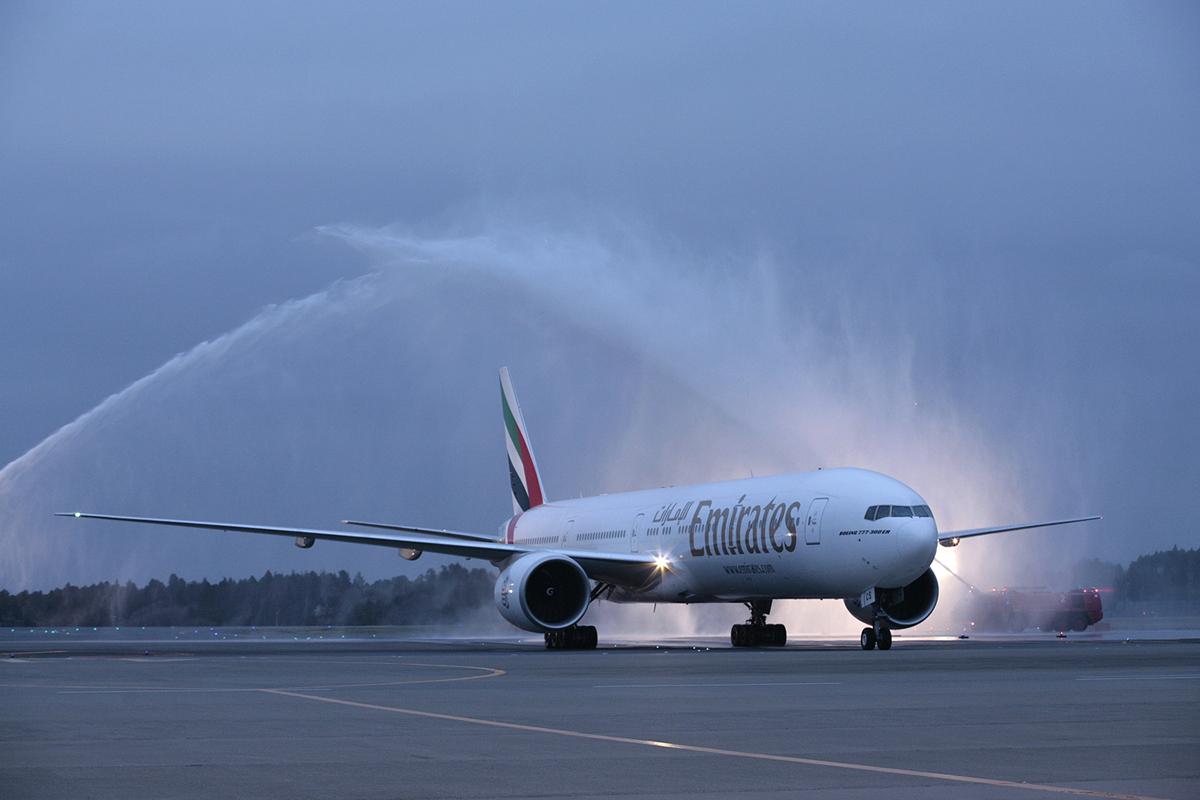 Emirates Boeing 777 300ER Water Spray Aircraft Wallpaper 2053