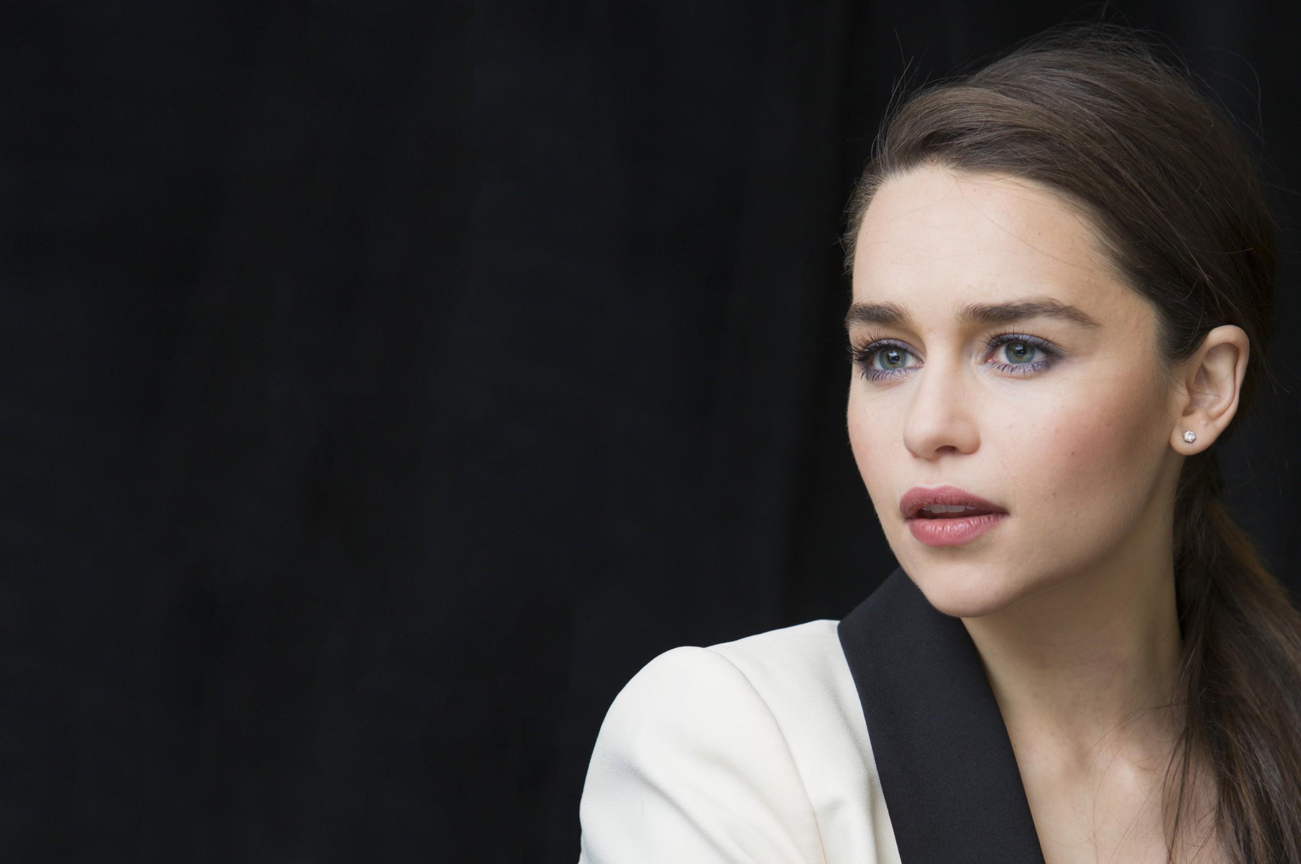 Download 2560x1700 Emilia Clarke, Earring, Actress, Open Mouth