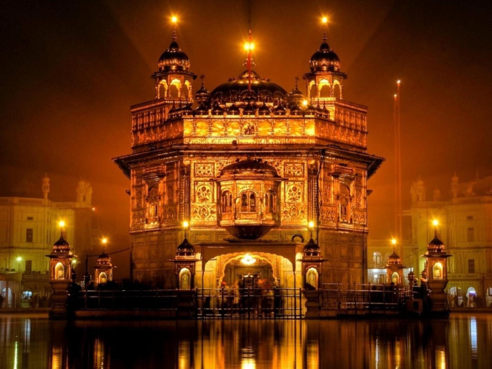 The golden temple at night in amritsar india wallpaper