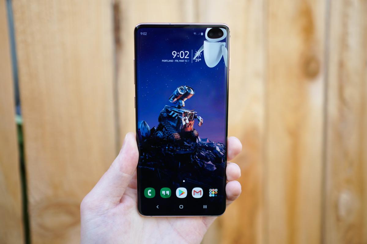 You Need These Wallpaper That Embrace Your Galaxy S10 Display