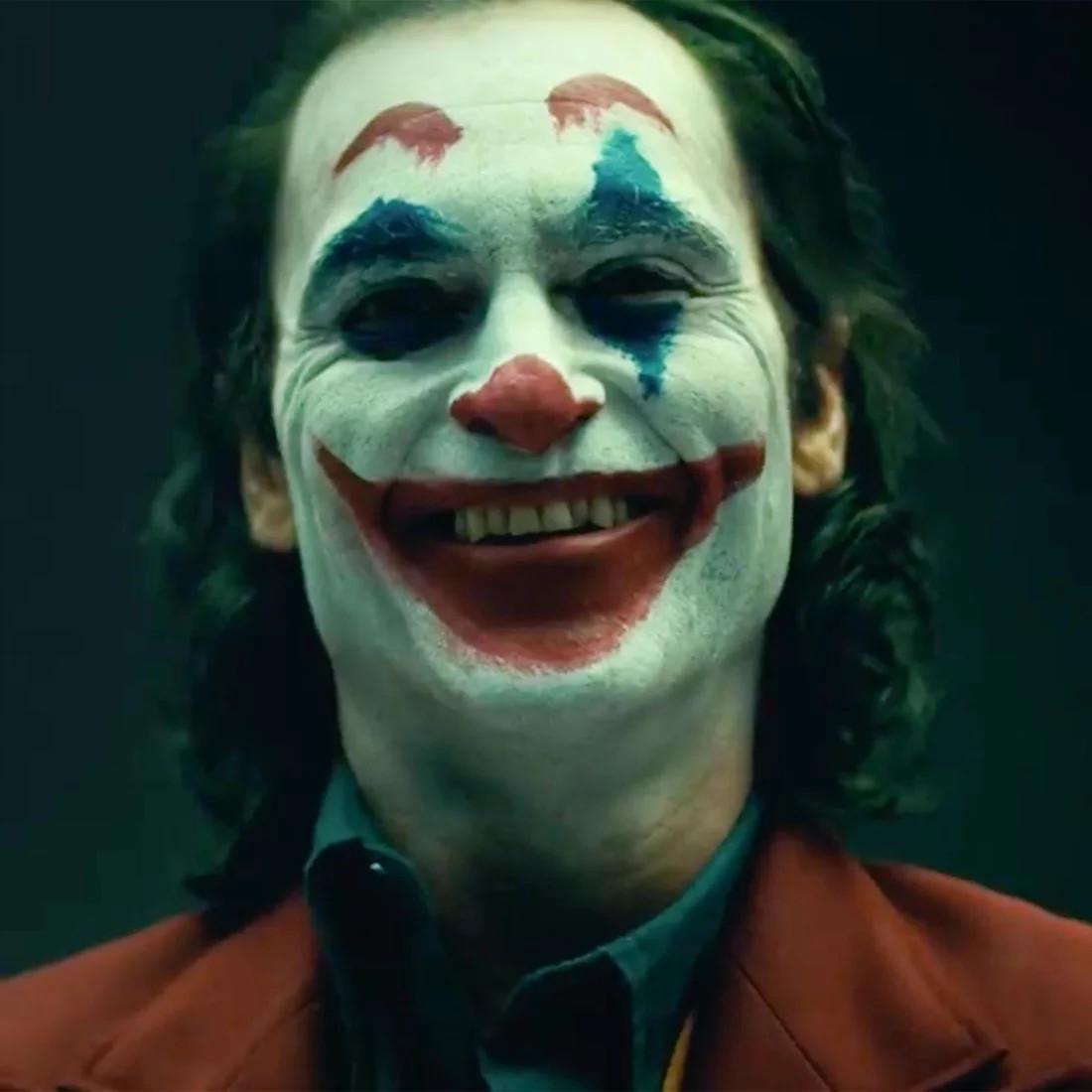 Joaquin Phoenix Joker Makeup On Set Image. Cosmic Book News