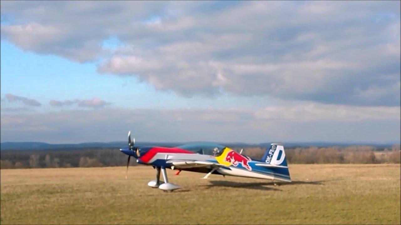 Trénink skupiny The Flying Bulls Aerobatic Team dne 26 2 2016