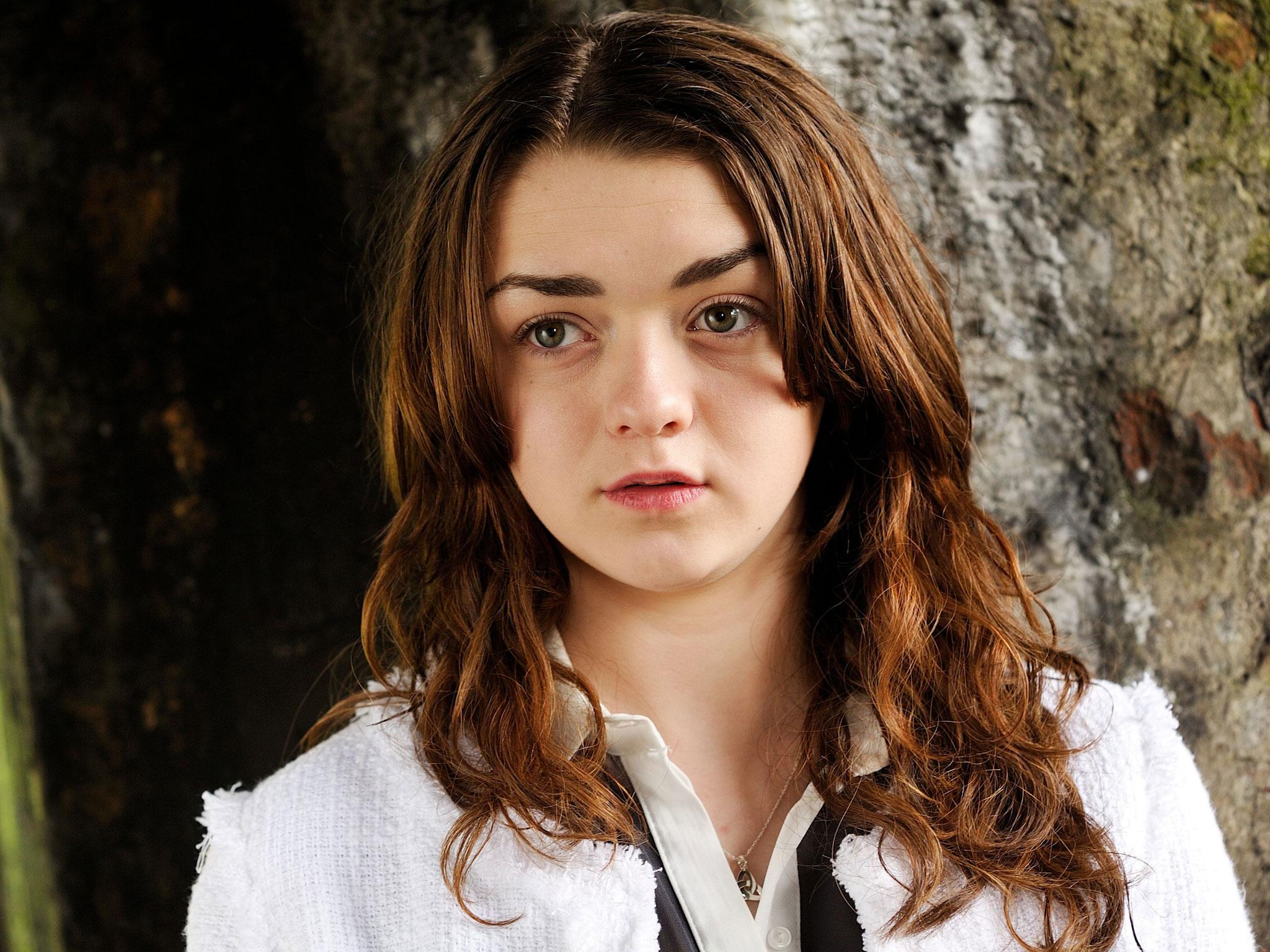Maisie Williams wallpaperx1536