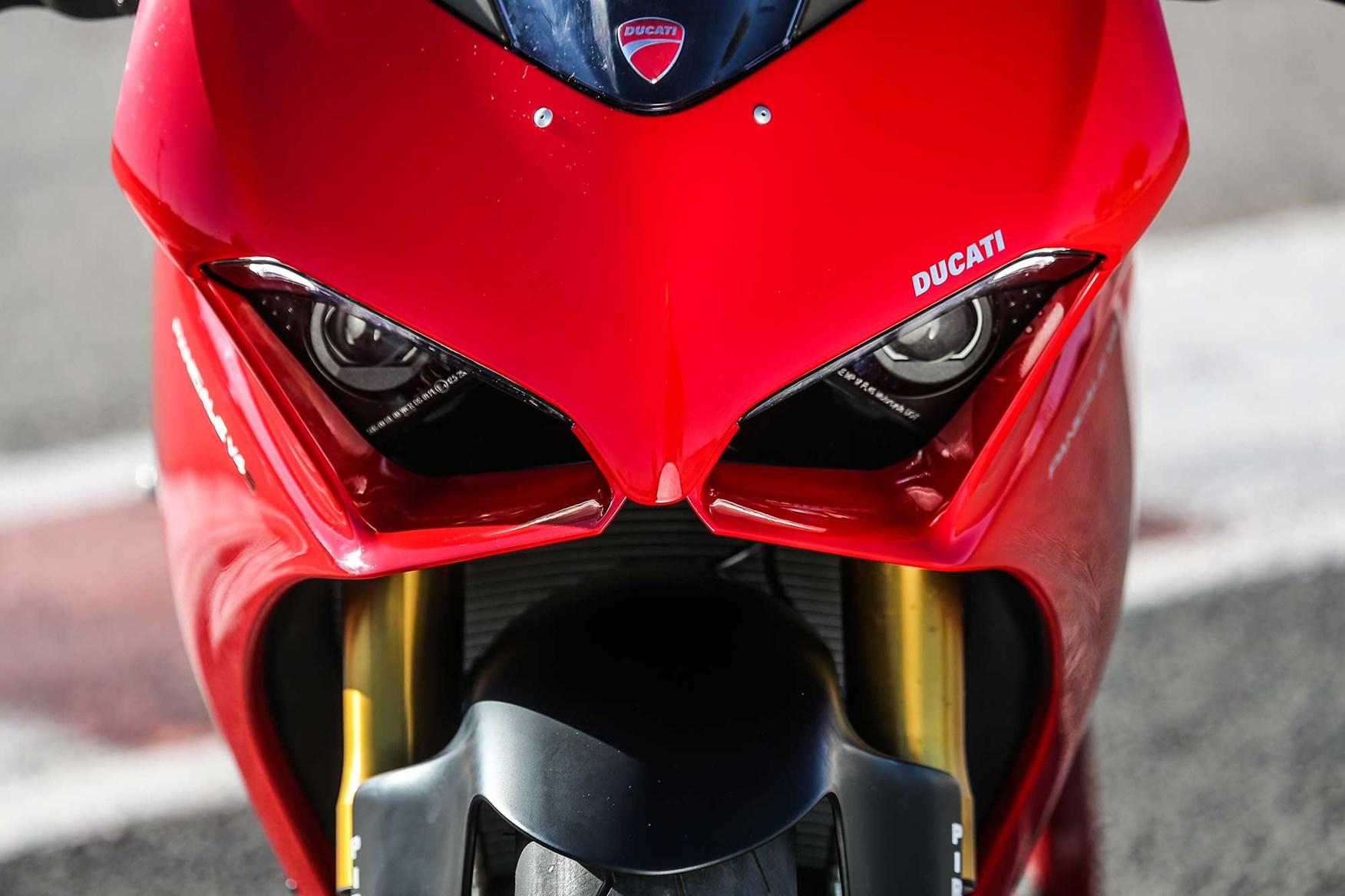DUCATI PANIGALE V4S (2018 On) Review. Specs & Prices