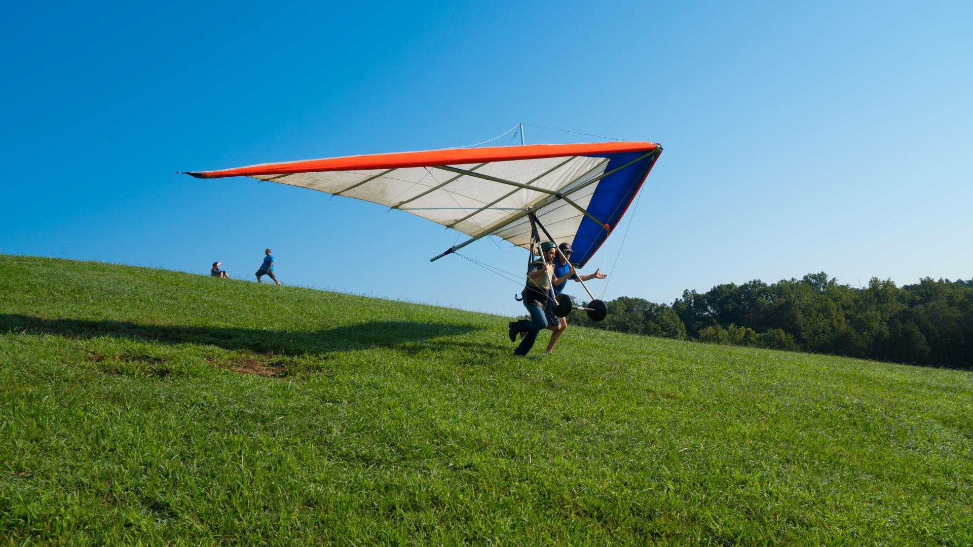 Hang gliding on Lookout Mountain. The best in the world