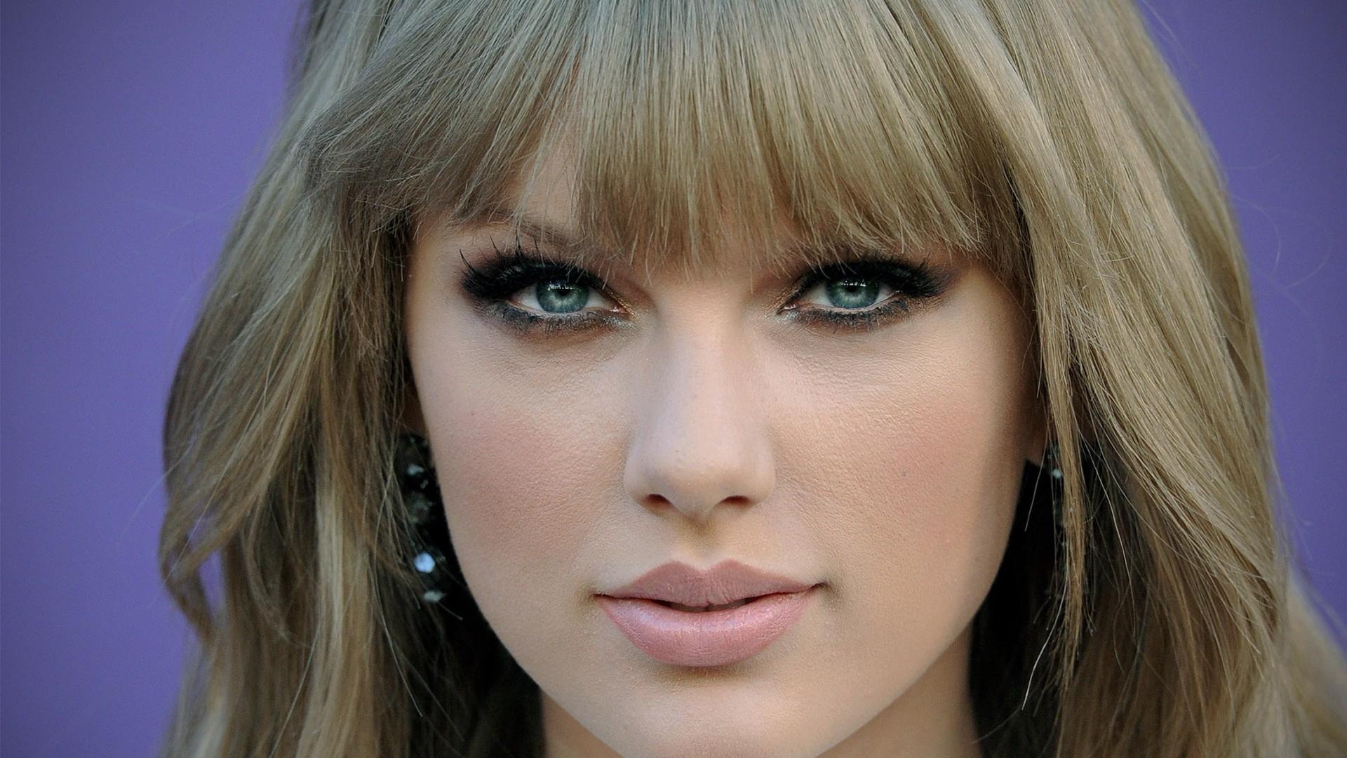 TAYLOR SWIFT HEIGHT WEIGHT AGE BIOGRAPHY (UPDATED JAN 2019). Lost