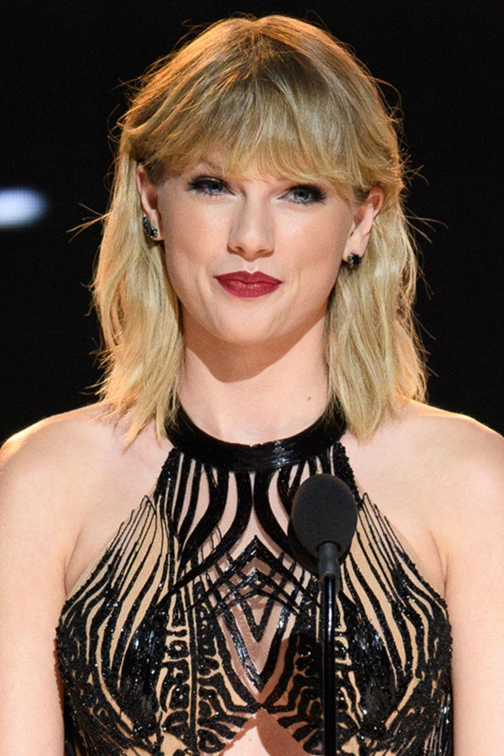 Taylor Swift Hairstyles Swift's Curly, Straight, Short