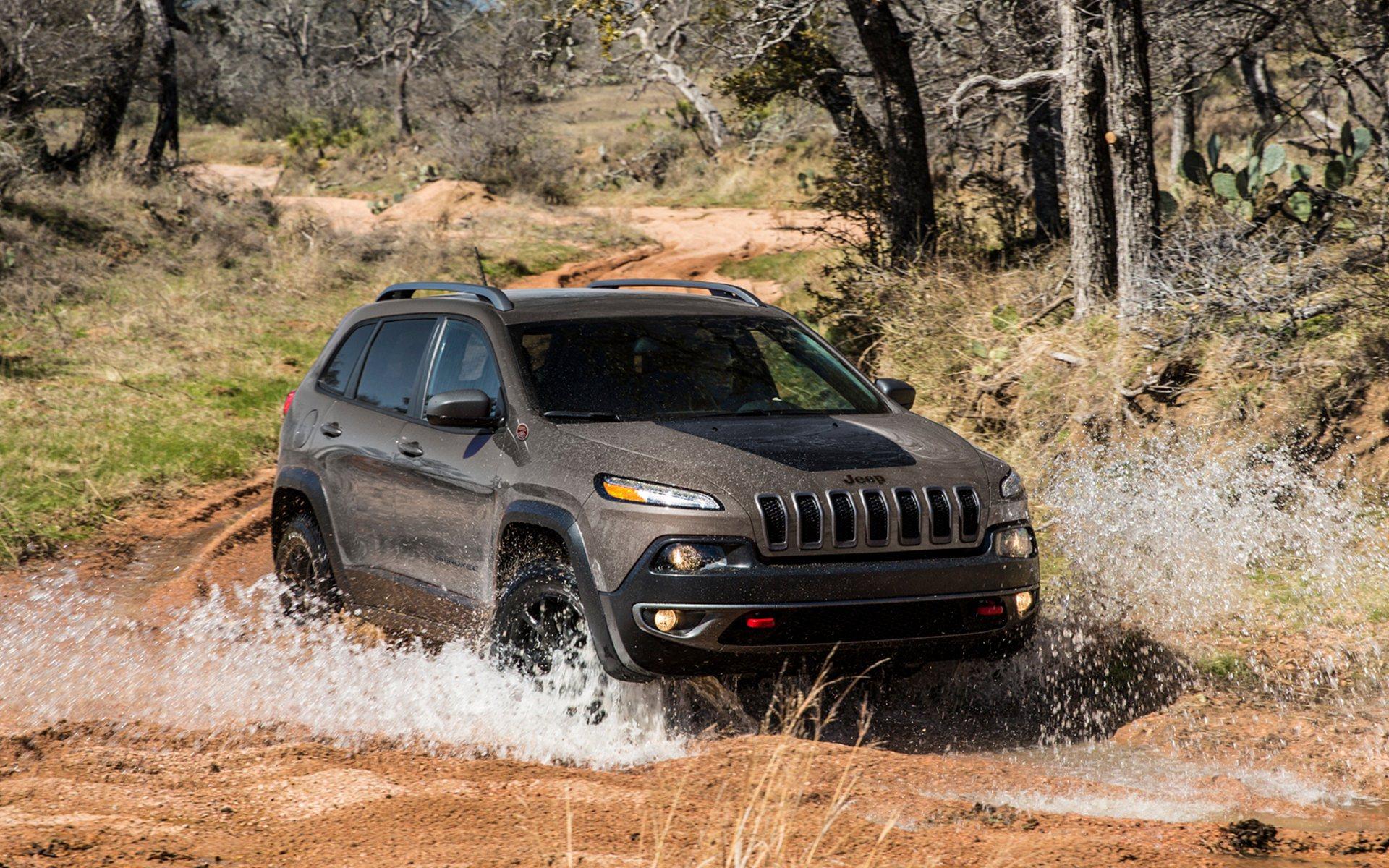 Jeep Grand Cherokee Images | Grand Cherokee Exterior, Road Test and  Interior Photo Gallery