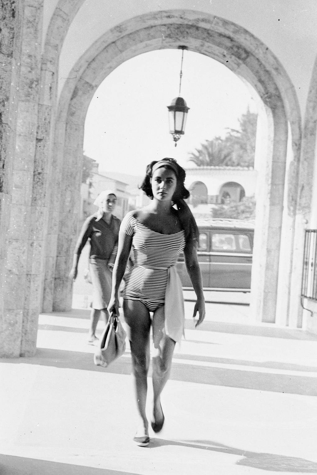Elizabeth Taylor Photo history and life in picture. British