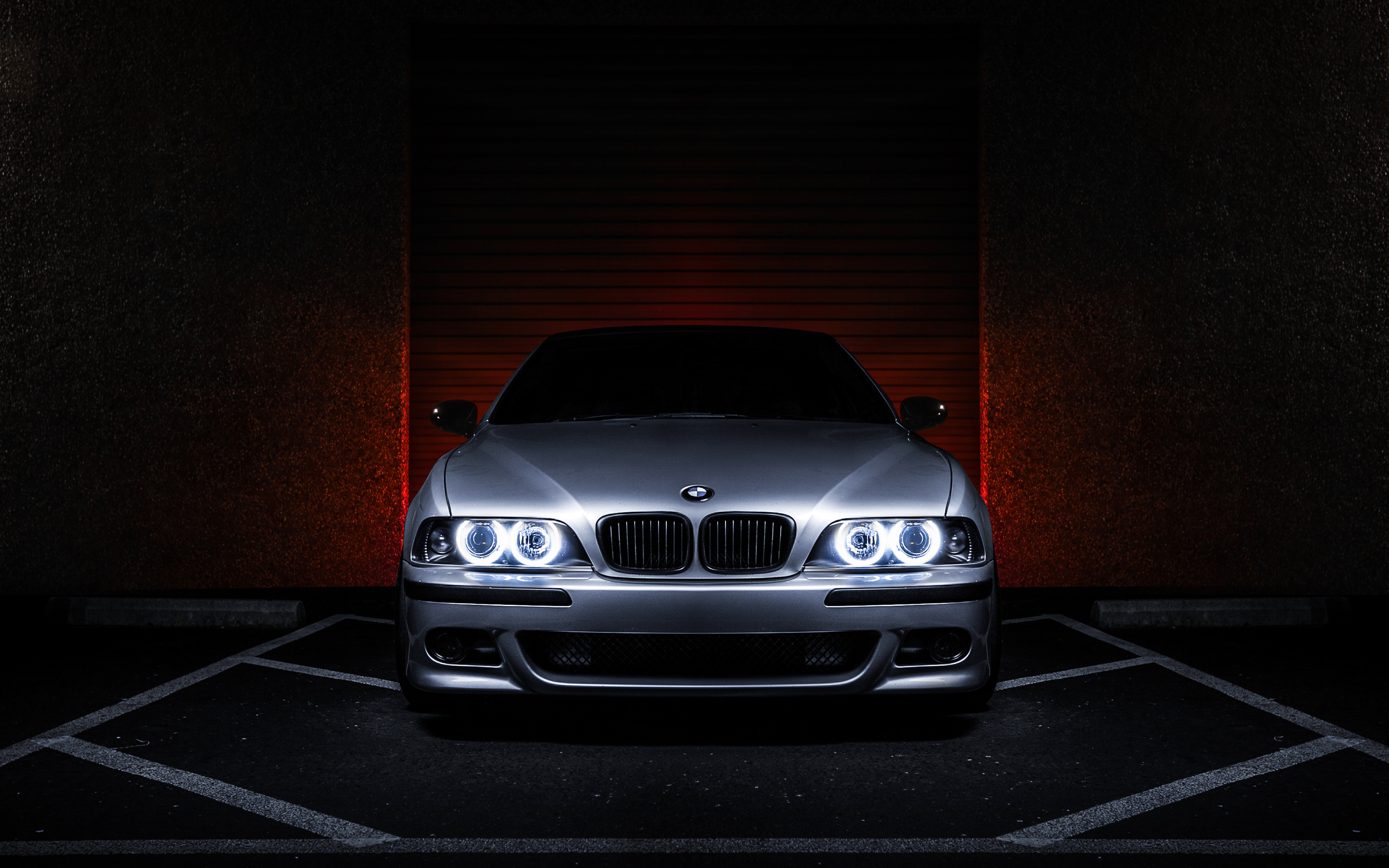 Download wallpaper BMW M parking, E headlights, silver M5