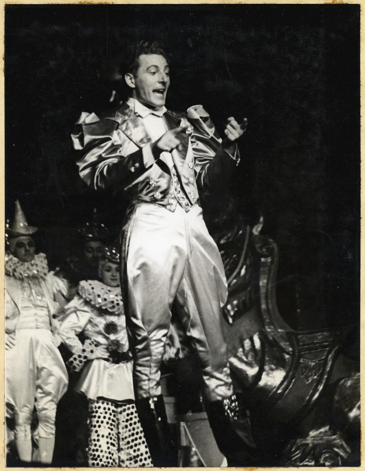 Danny Kaye in 'Lady in the Dark' singing 'Tchaikovsky'