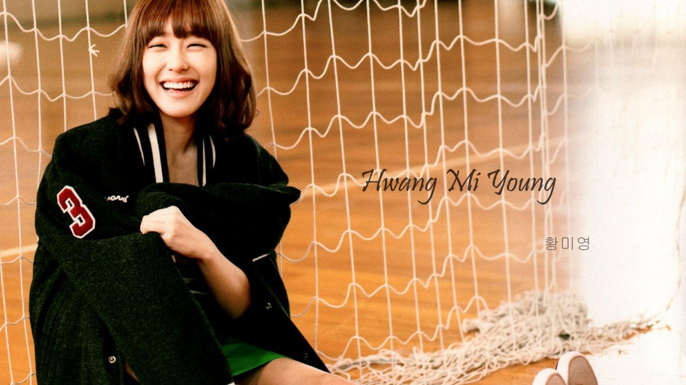 Tiffany Young HD Wallpaper 1366x768