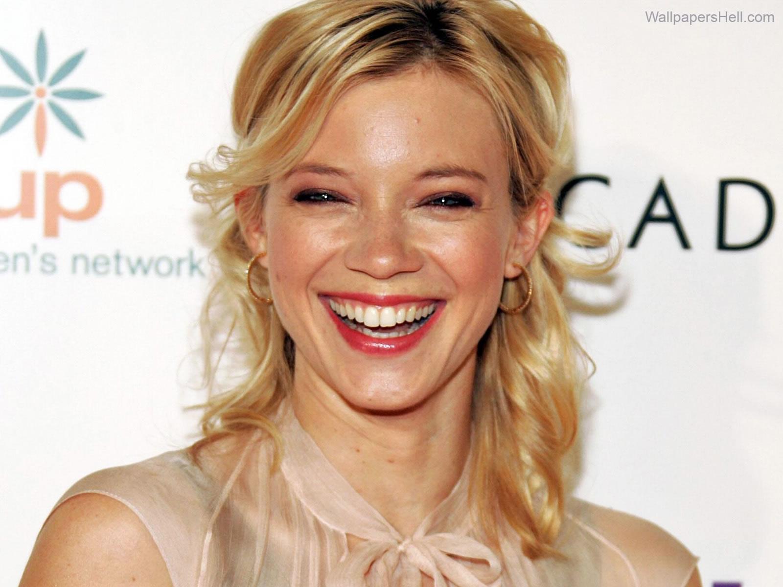 Amy Smart Wallpaper Pack Download