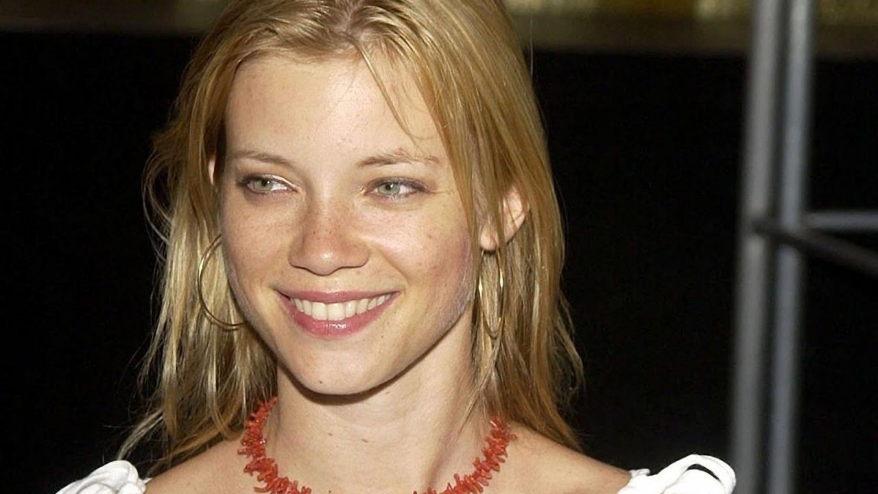 Amy Smart Wallpaper 21 X 1000