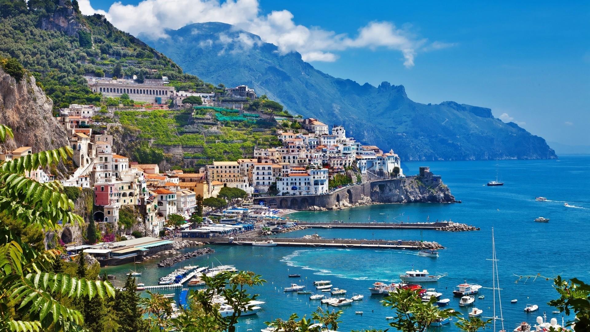 Fantastic italian seaside town wallpaper