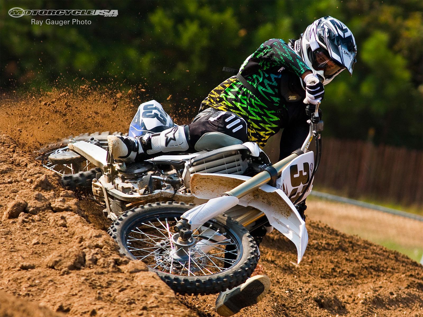 HOT MOTO SPEED: Yamaha dirtBike Wallpaper