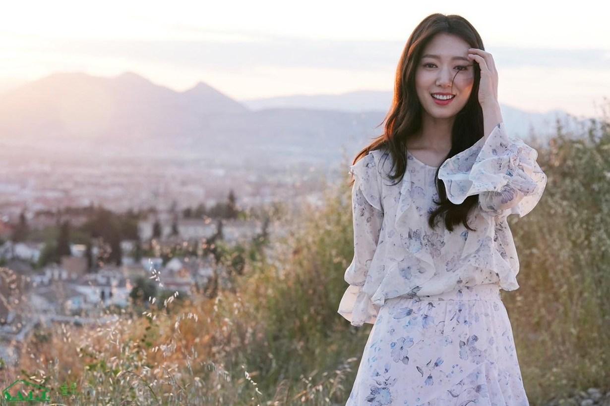 Wallpaper Alhambra Park Shin Hye Kdrama