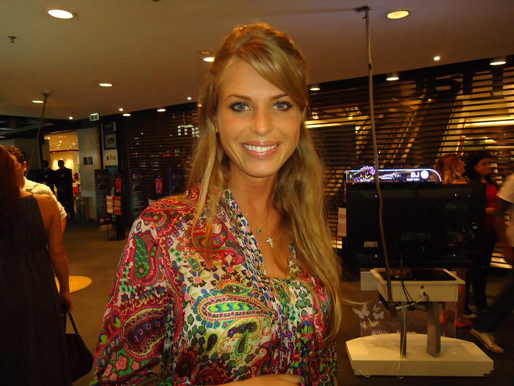 Caroline Bittencourt na Fnac Morumbi