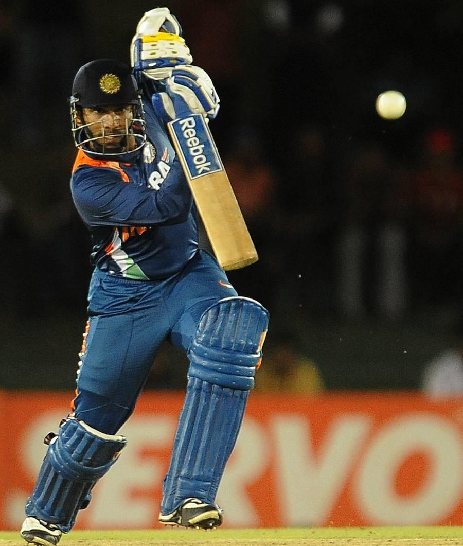 Dinesh Karthik took 35 balls to score 10. Photo. Sri Lanka