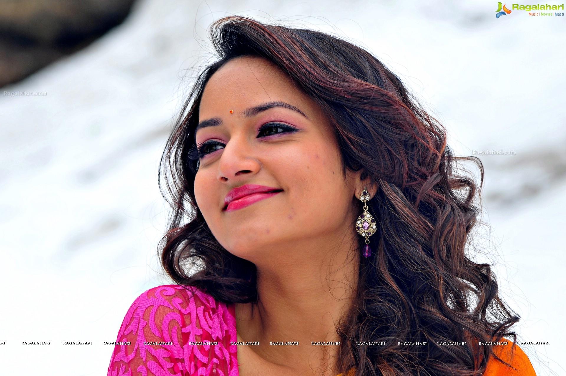 Shanvi Srivastava Wallpaper  Download to your mobile from PHONEKY