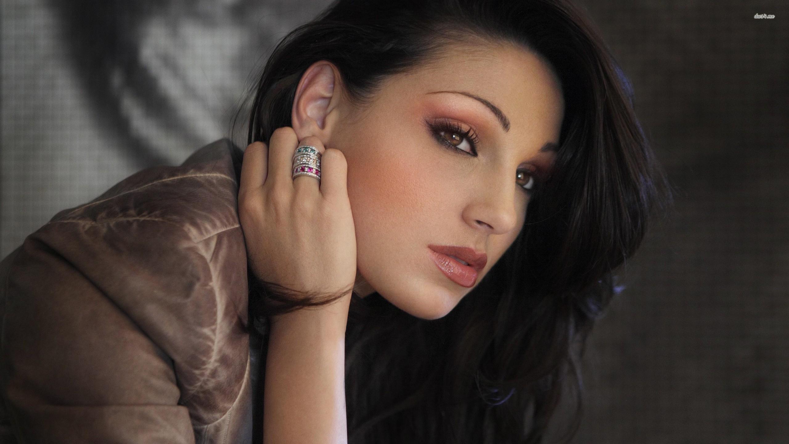 Anna Tatangelo portrait wallpaper wallpaper