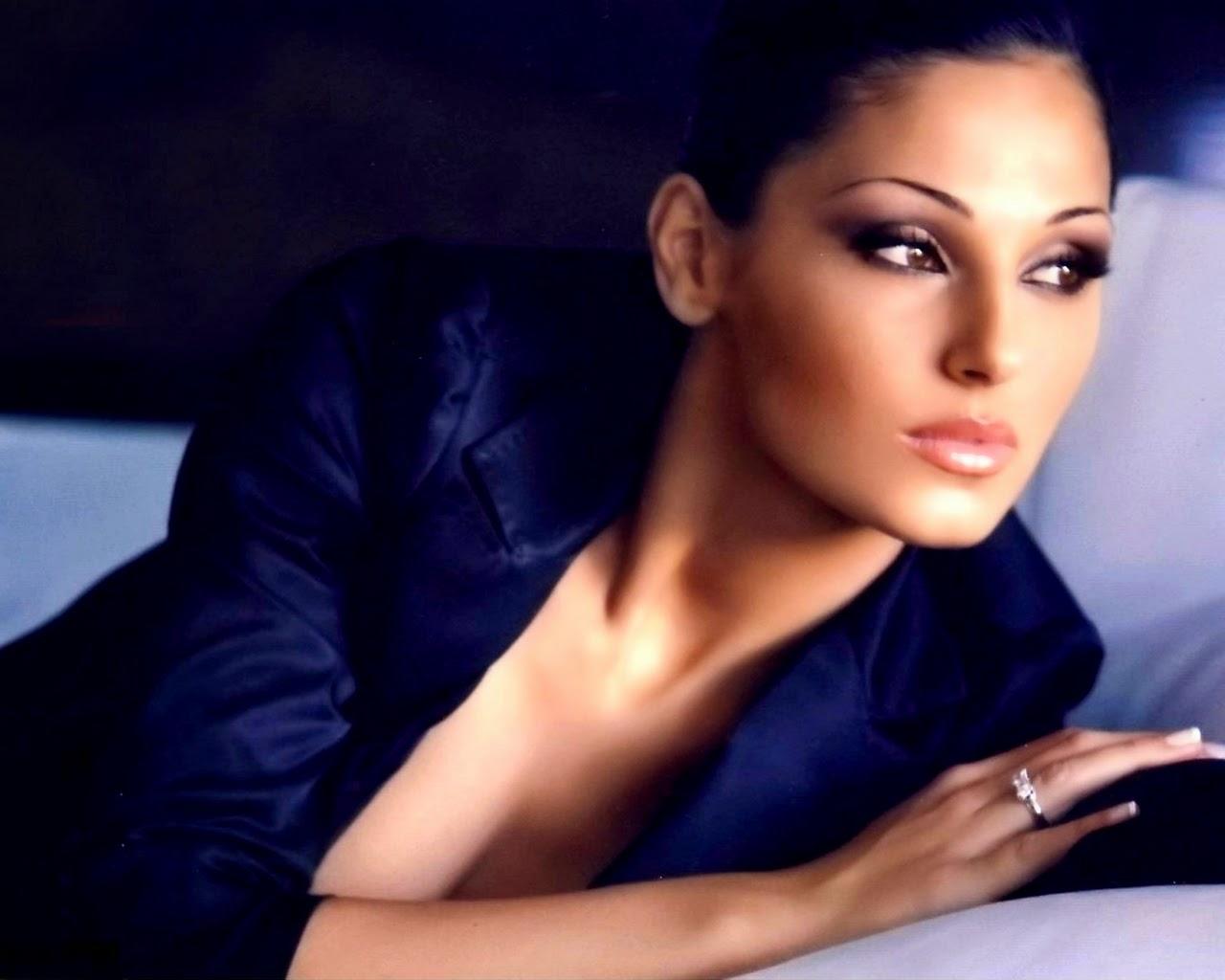 Star HD Wallpaper Free Download: Anna Tatangelo HD Wallpaper Free