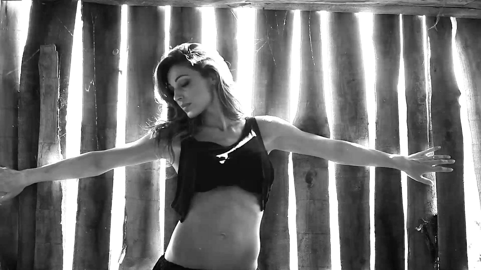 Anna Tatangelo è la Muchacha dell'estate